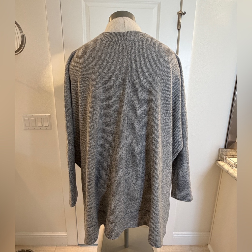 Talulah - Cozy Oversized Gray Knit Sweater with Dolman Sleeves. Size M - Picture 4 of 12